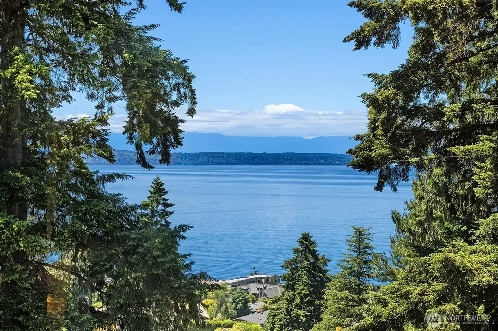 9421 190th Place SW Edmonds WA 98020