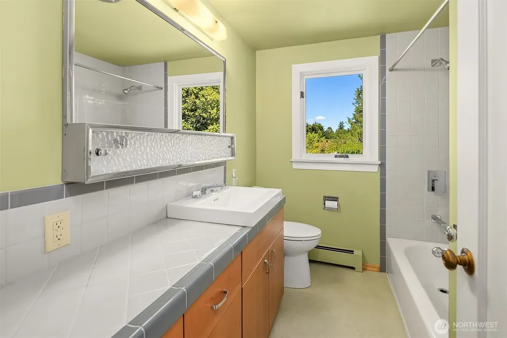 9421 190th Place SW Edmonds WA 98020