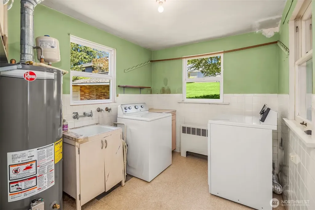 9421 190th Place SW Edmonds WA 98020