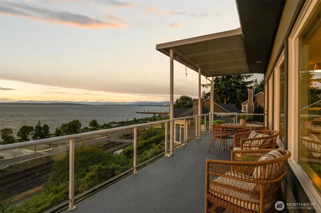 1124 2nd Street Mukilteo WA 98275