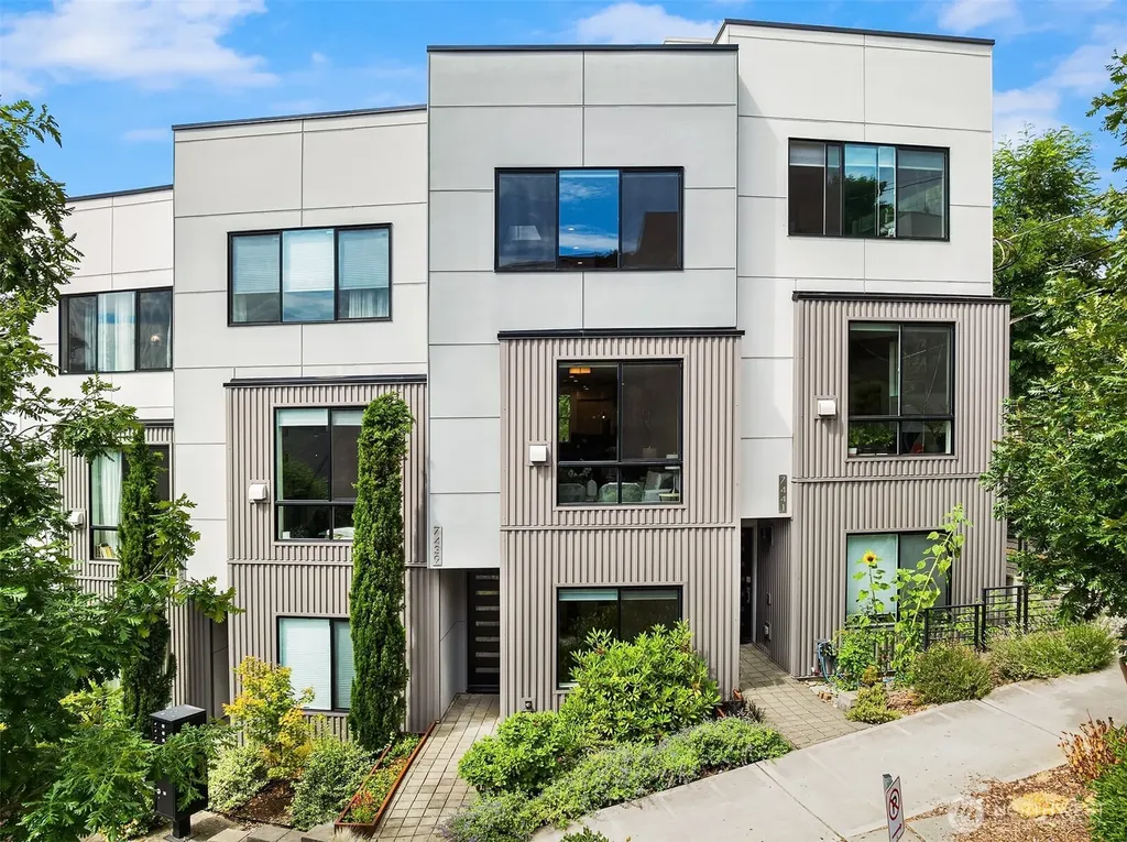 7439 Latona Avenue NE Seattle WA 98115