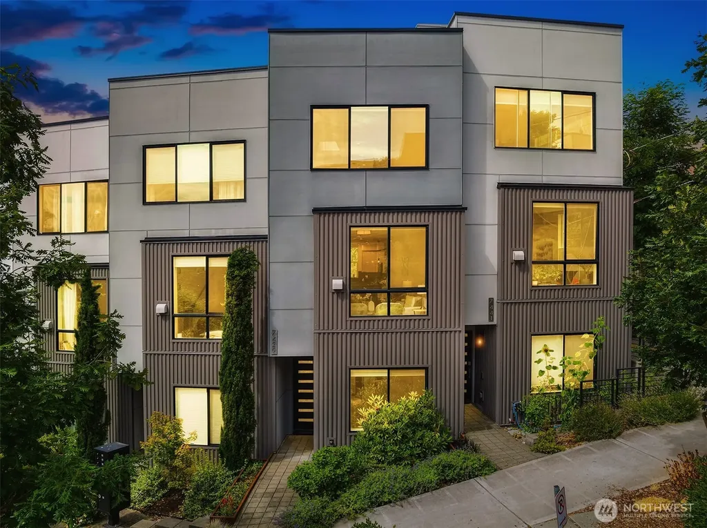 7439 Latona Avenue NE Seattle WA 98115