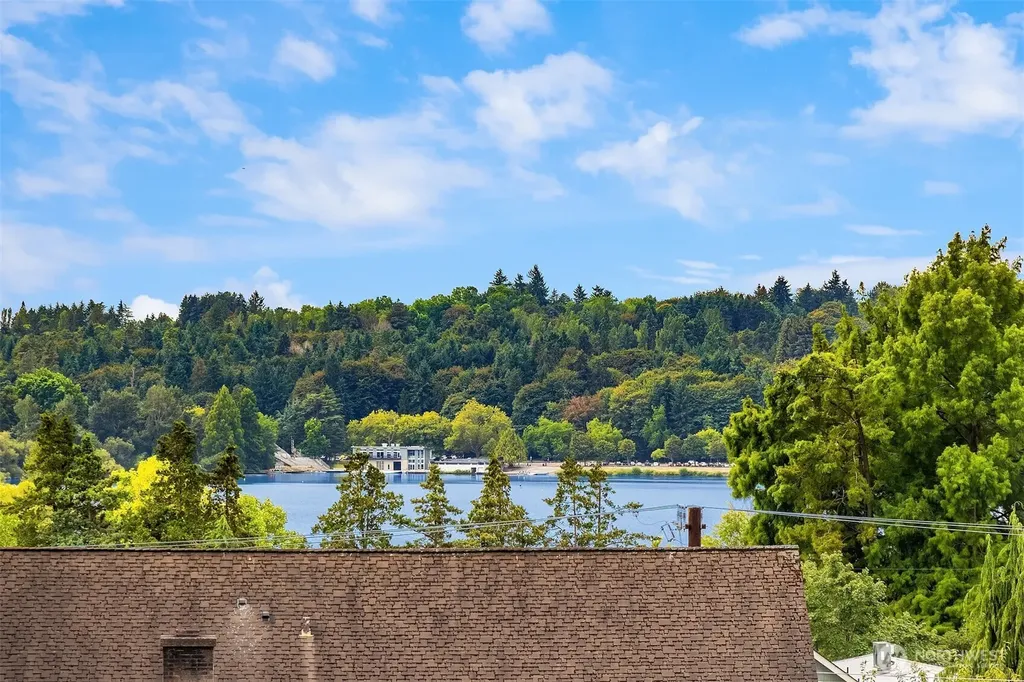 7439 Latona Avenue NE Seattle WA 98115