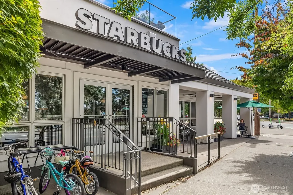 7439 Latona Avenue NE Seattle WA 98115