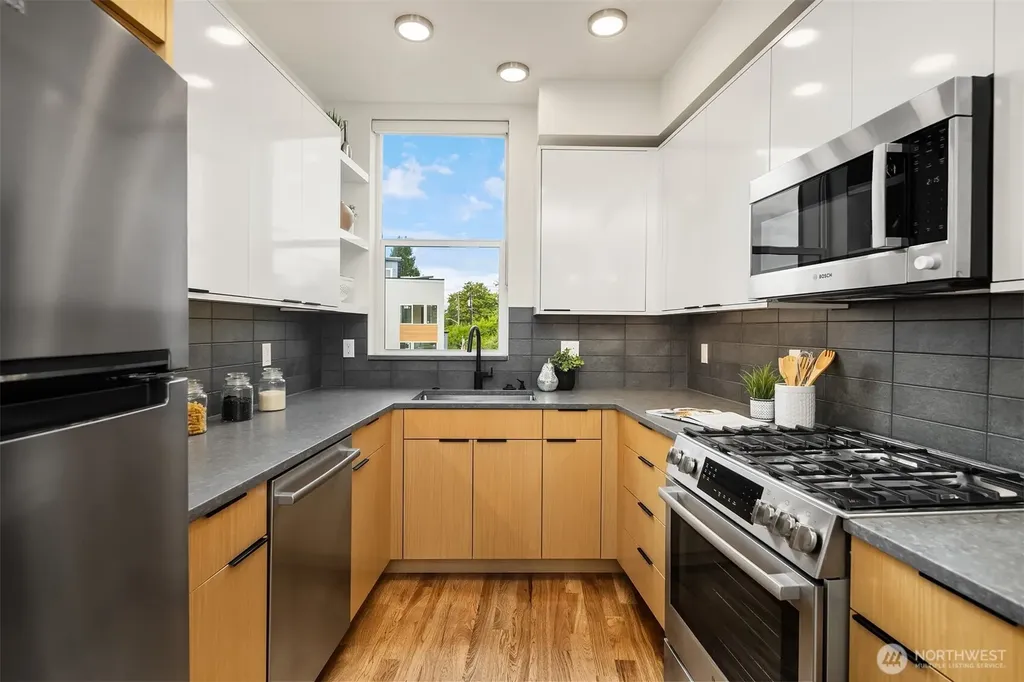 7439 Latona Avenue NE Seattle WA 98115