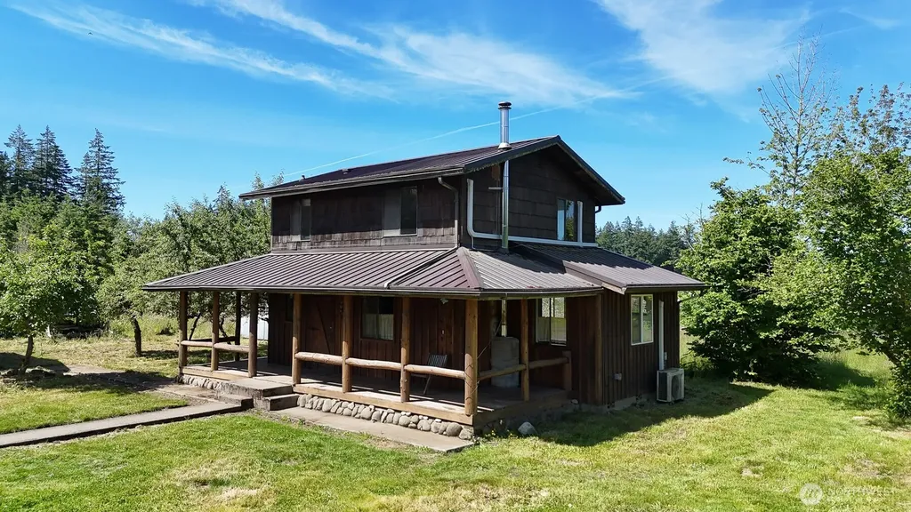 10407 133rd Avenue SE Rainier WA 98576