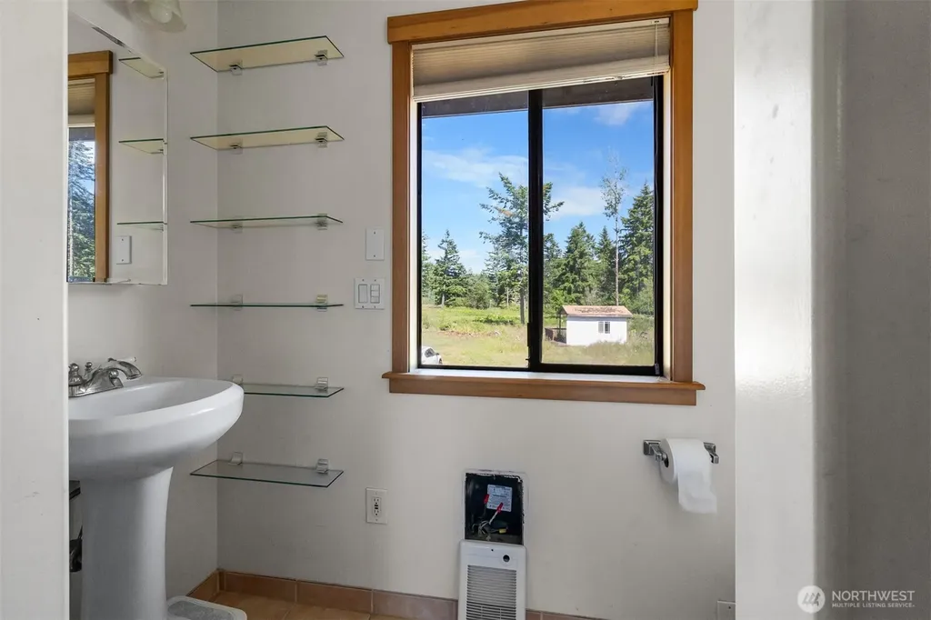 10407 133rd Avenue SE Rainier WA 98576