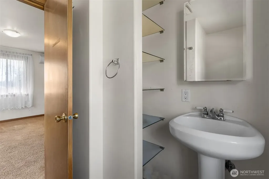 10407 133rd Avenue SE Rainier WA 98576