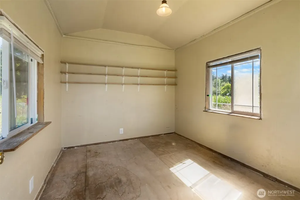 10407 133rd Avenue SE Rainier WA 98576