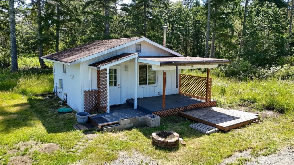 10407 133rd Avenue SE Rainier WA 98576