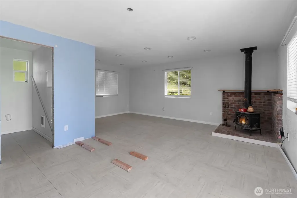 10407 133rd Avenue SE Rainier WA 98576