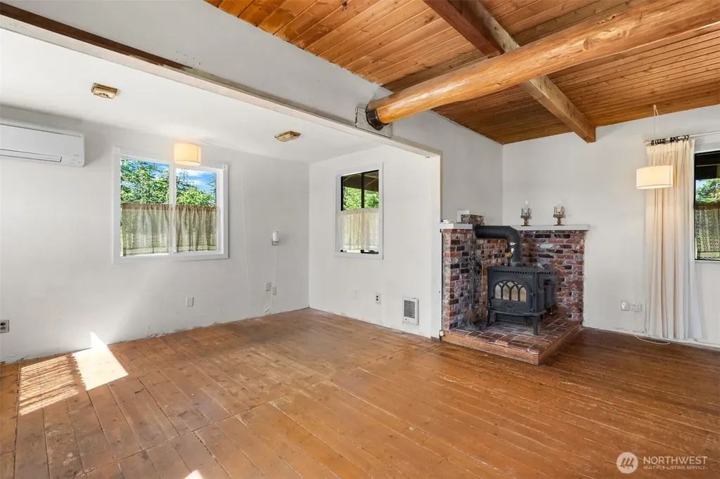 10407 133rd Avenue SE Rainier WA 98576