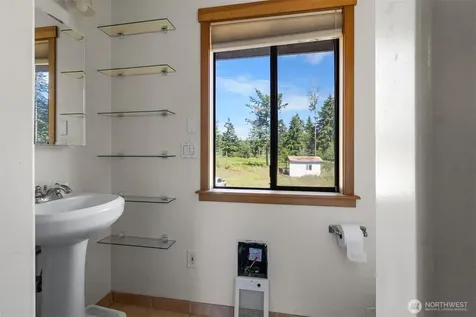 10407 133rd Avenue SE Rainier WA 98576