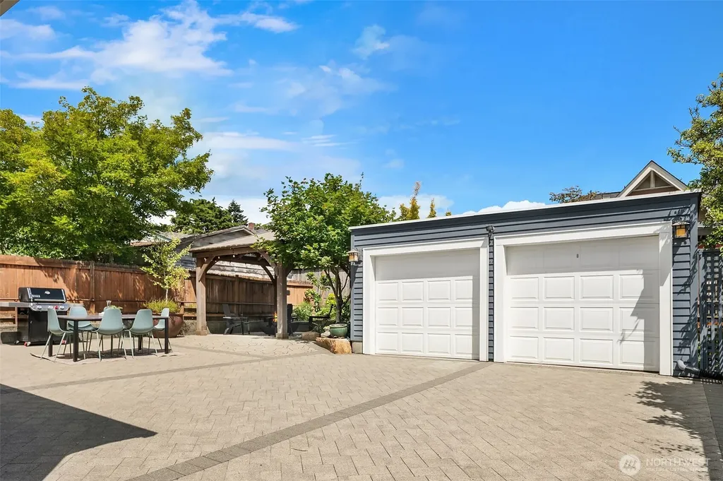 3918 Wallingford Avenue N Seattle WA 98103
