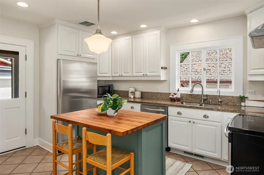 3918 Wallingford Avenue N Seattle WA 98103