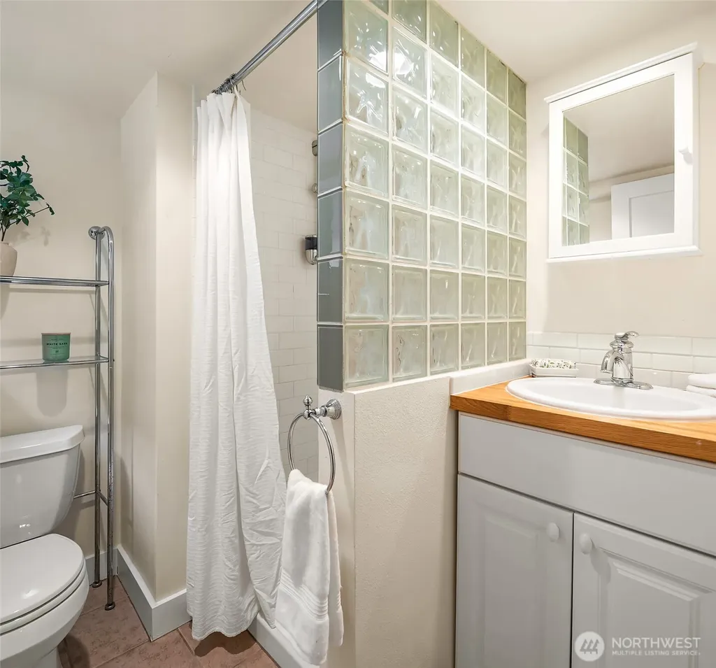 3918 Wallingford Avenue N Seattle WA 98103