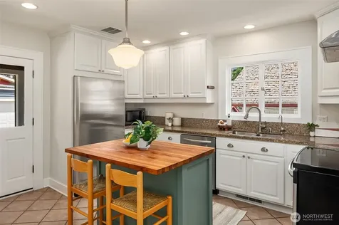 3918 Wallingford Avenue N Seattle WA 98103