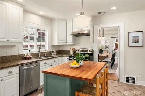3918 Wallingford Avenue N Seattle WA 98103