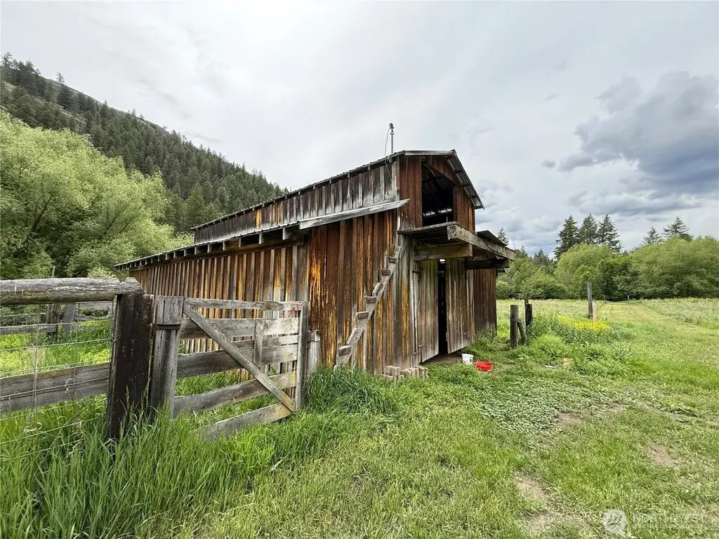 1742 Toroda Creek Road Wauconda WA 98859