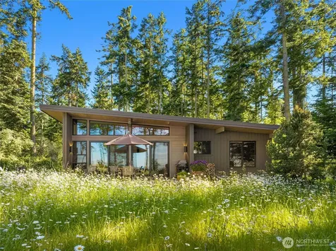 4065 E Sequim Bay Road Sequim WA 98382