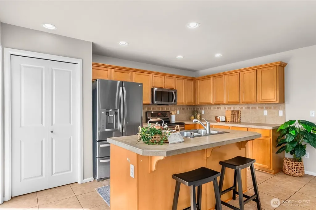 6864 Fresco Drive SE Lacey WA 98513