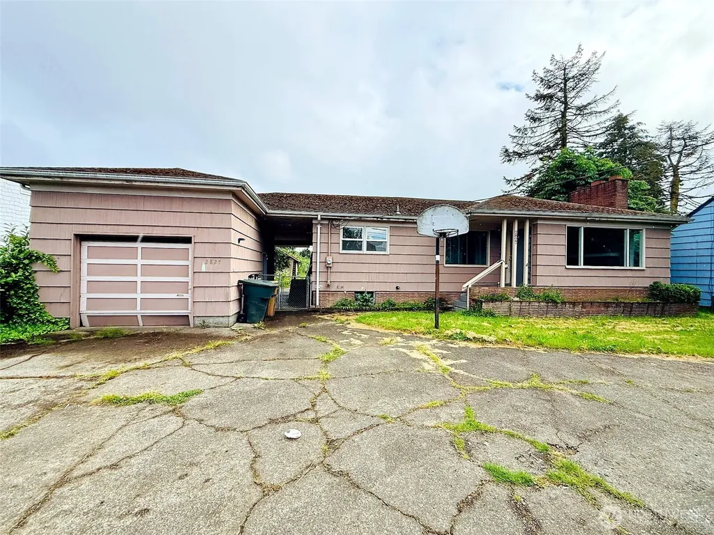 2827 Ocean Beach Highway Longview WA 98632