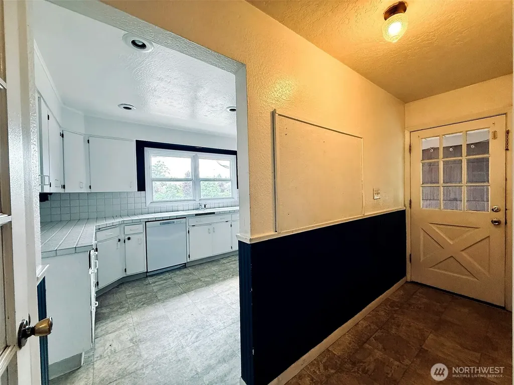2827 Ocean Beach Highway Longview WA 98632