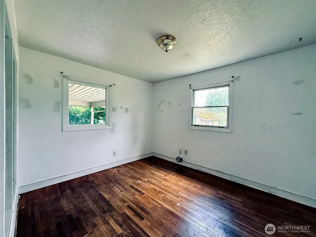 2827 Ocean Beach Highway Longview WA 98632