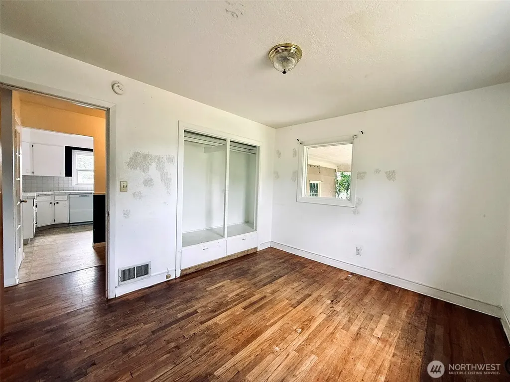 2827 Ocean Beach Highway Longview WA 98632