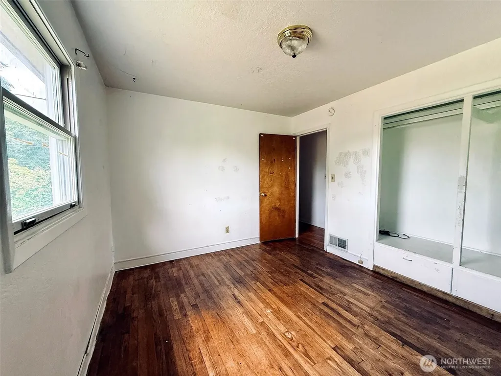 2827 Ocean Beach Highway Longview WA 98632