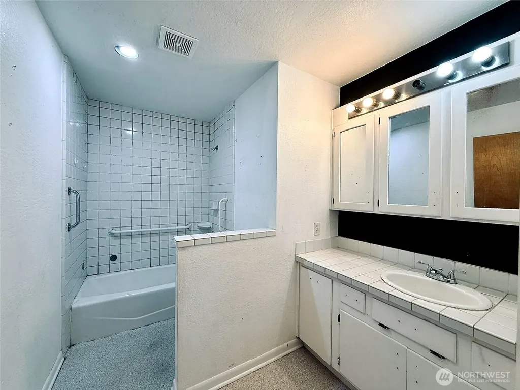 2827 Ocean Beach Highway Longview WA 98632