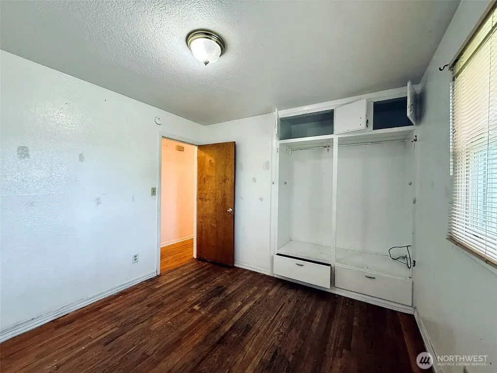 2827 Ocean Beach Highway Longview WA 98632