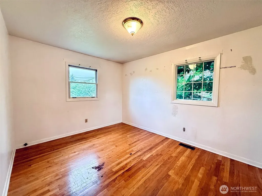 2827 Ocean Beach Highway Longview WA 98632