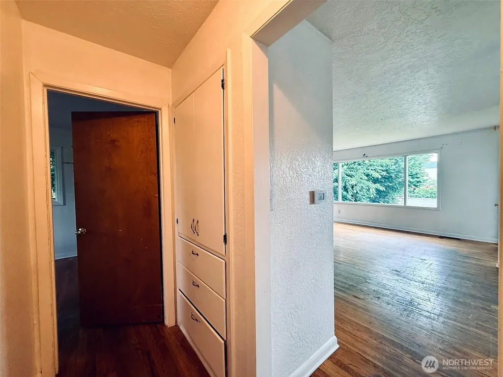 2827 Ocean Beach Highway Longview WA 98632