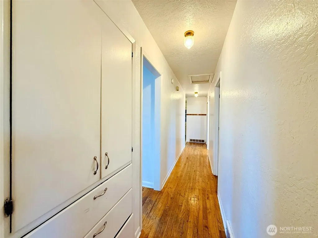 2827 Ocean Beach Highway Longview WA 98632