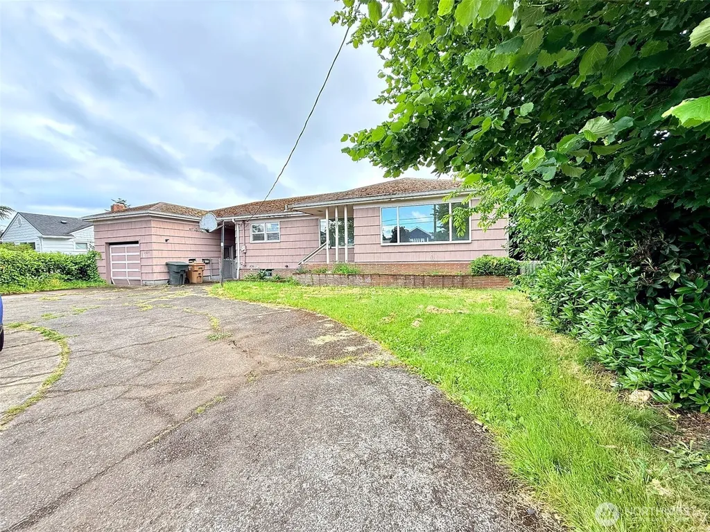 2827 Ocean Beach Highway Longview WA 98632