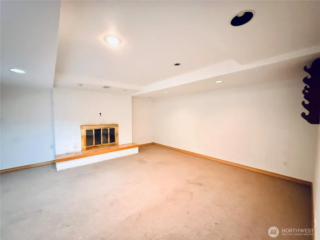 2827 Ocean Beach Highway Longview WA 98632