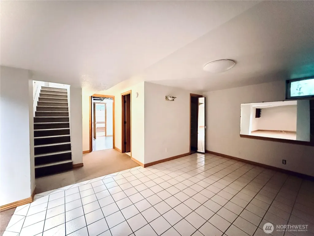 2827 Ocean Beach Highway Longview WA 98632