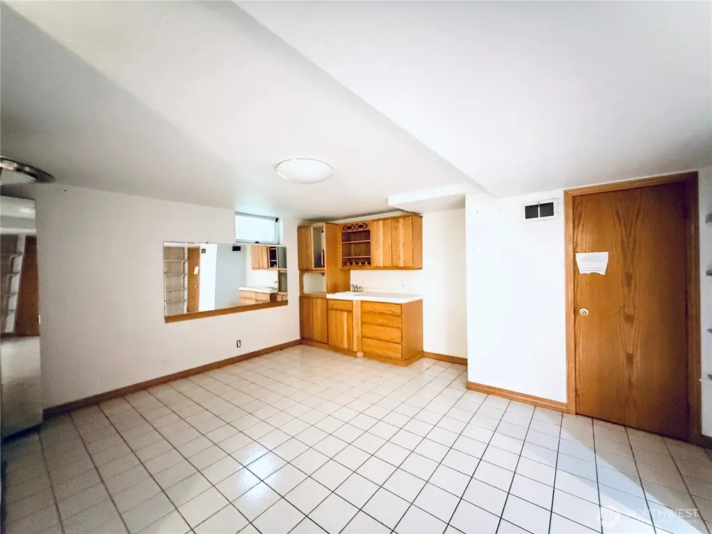 2827 Ocean Beach Highway Longview WA 98632