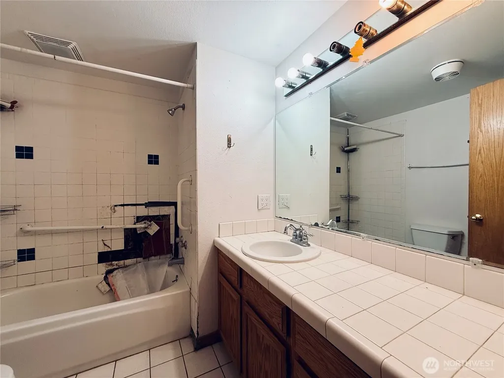 2827 Ocean Beach Highway Longview WA 98632