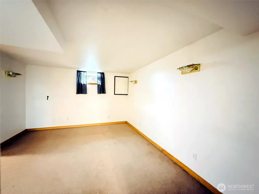 2827 Ocean Beach Highway Longview WA 98632