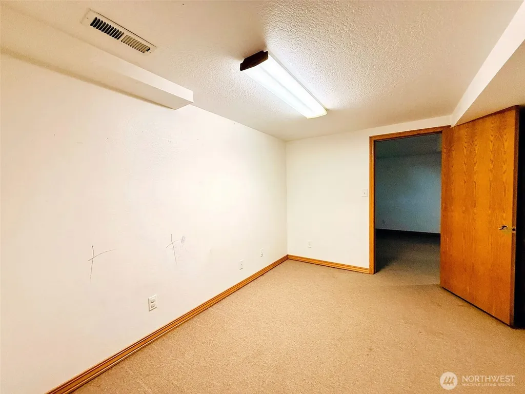 2827 Ocean Beach Highway Longview WA 98632