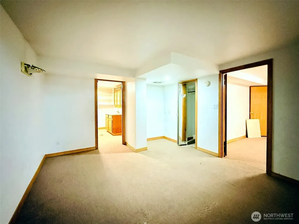 2827 Ocean Beach Highway Longview WA 98632
