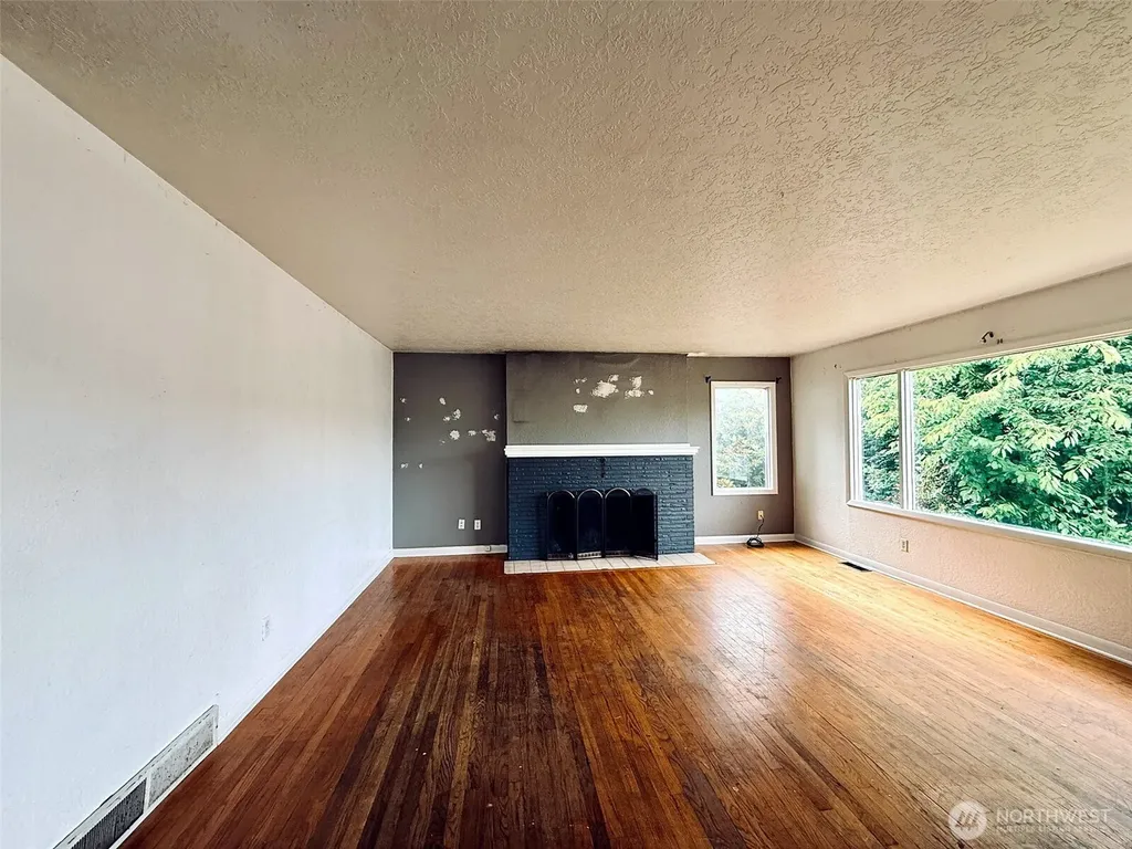 2827 Ocean Beach Highway Longview WA 98632