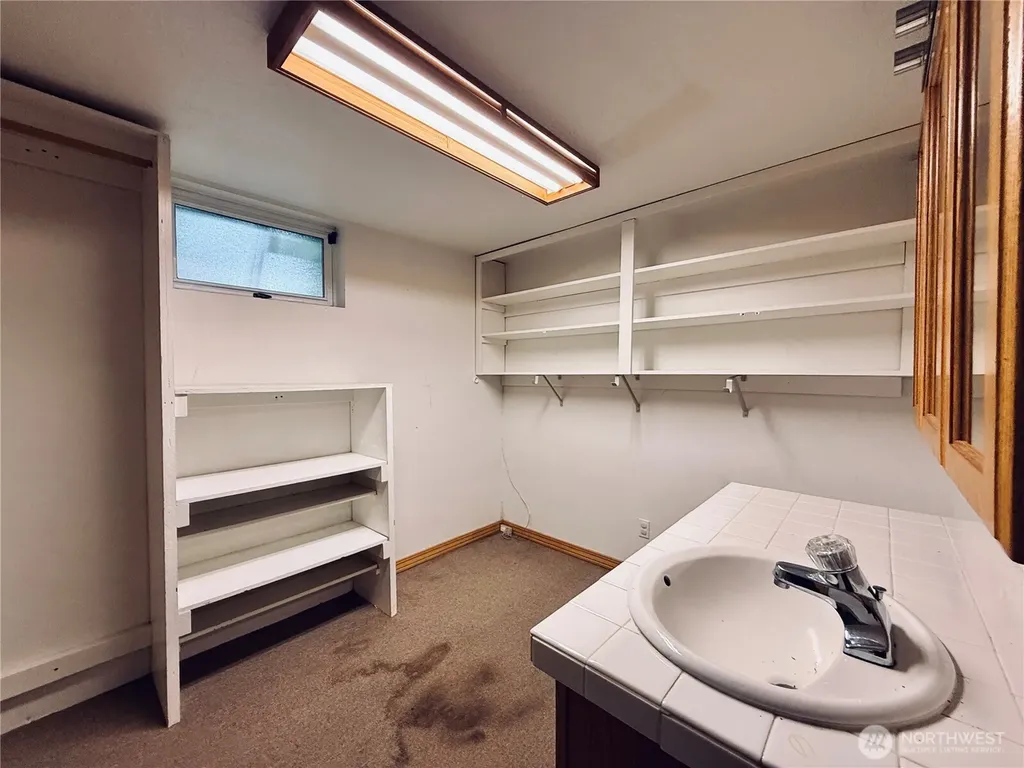 2827 Ocean Beach Highway Longview WA 98632