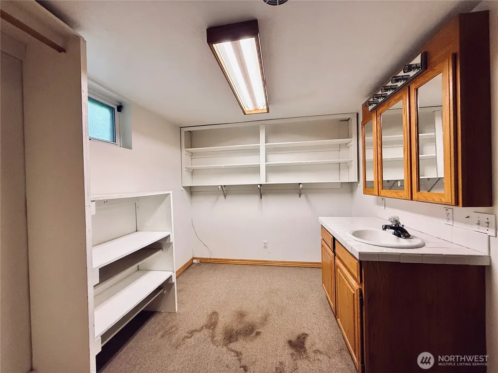 2827 Ocean Beach Highway Longview WA 98632