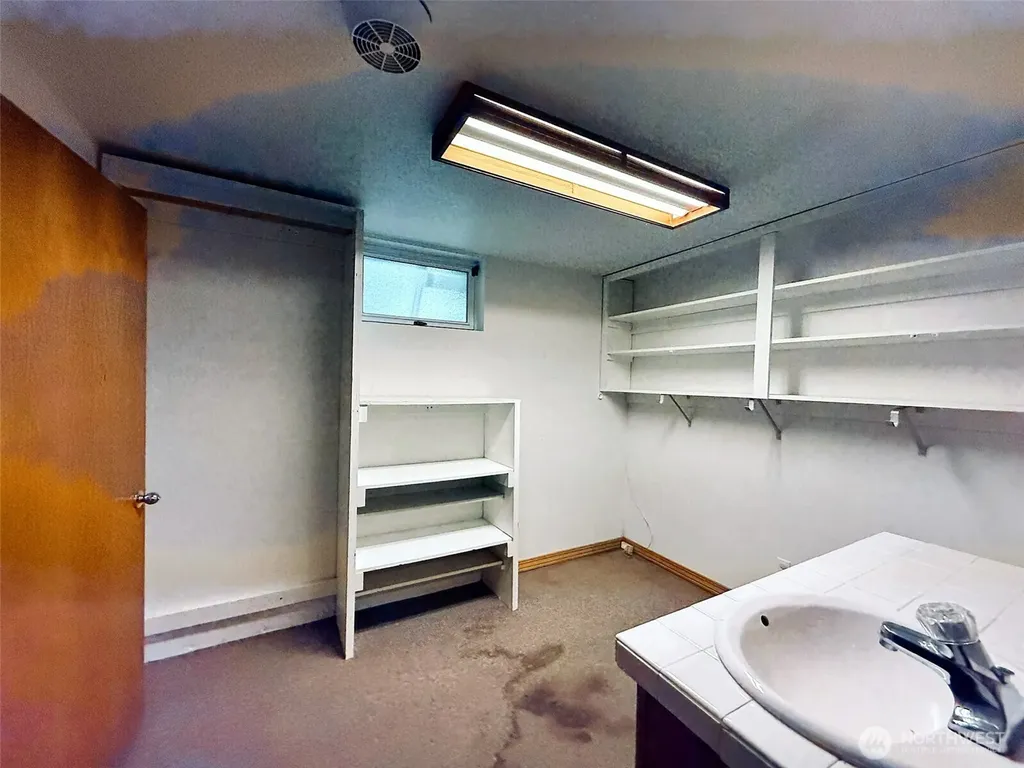 2827 Ocean Beach Highway Longview WA 98632