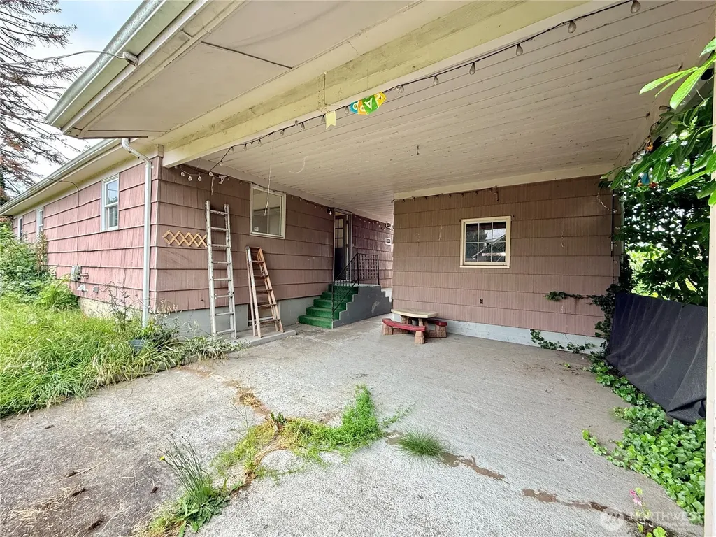 2827 Ocean Beach Highway Longview WA 98632