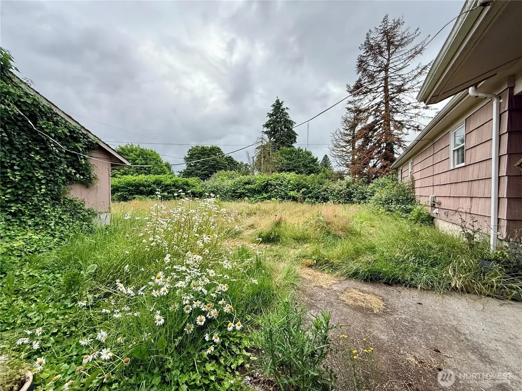 2827 Ocean Beach Highway Longview WA 98632
