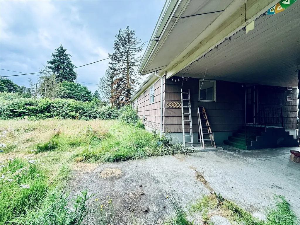 2827 Ocean Beach Highway Longview WA 98632